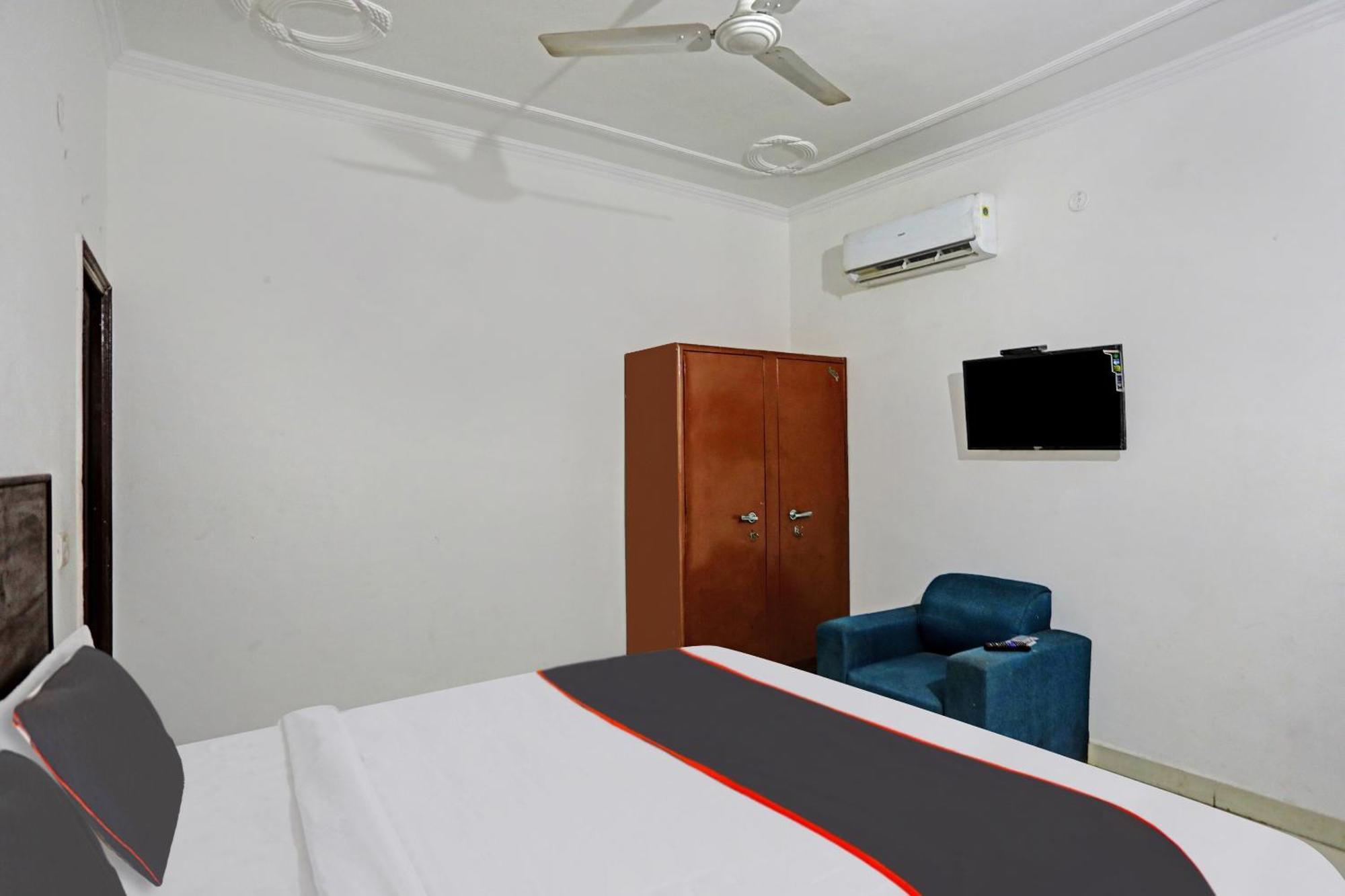 Collection O Mayank Guest House Near Iskcon Temple Noida Kālkāji Devi Kültér fotó