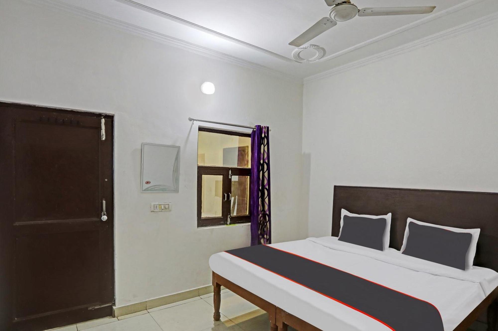 Collection O Mayank Guest House Near Iskcon Temple Noida Kālkāji Devi Kültér fotó