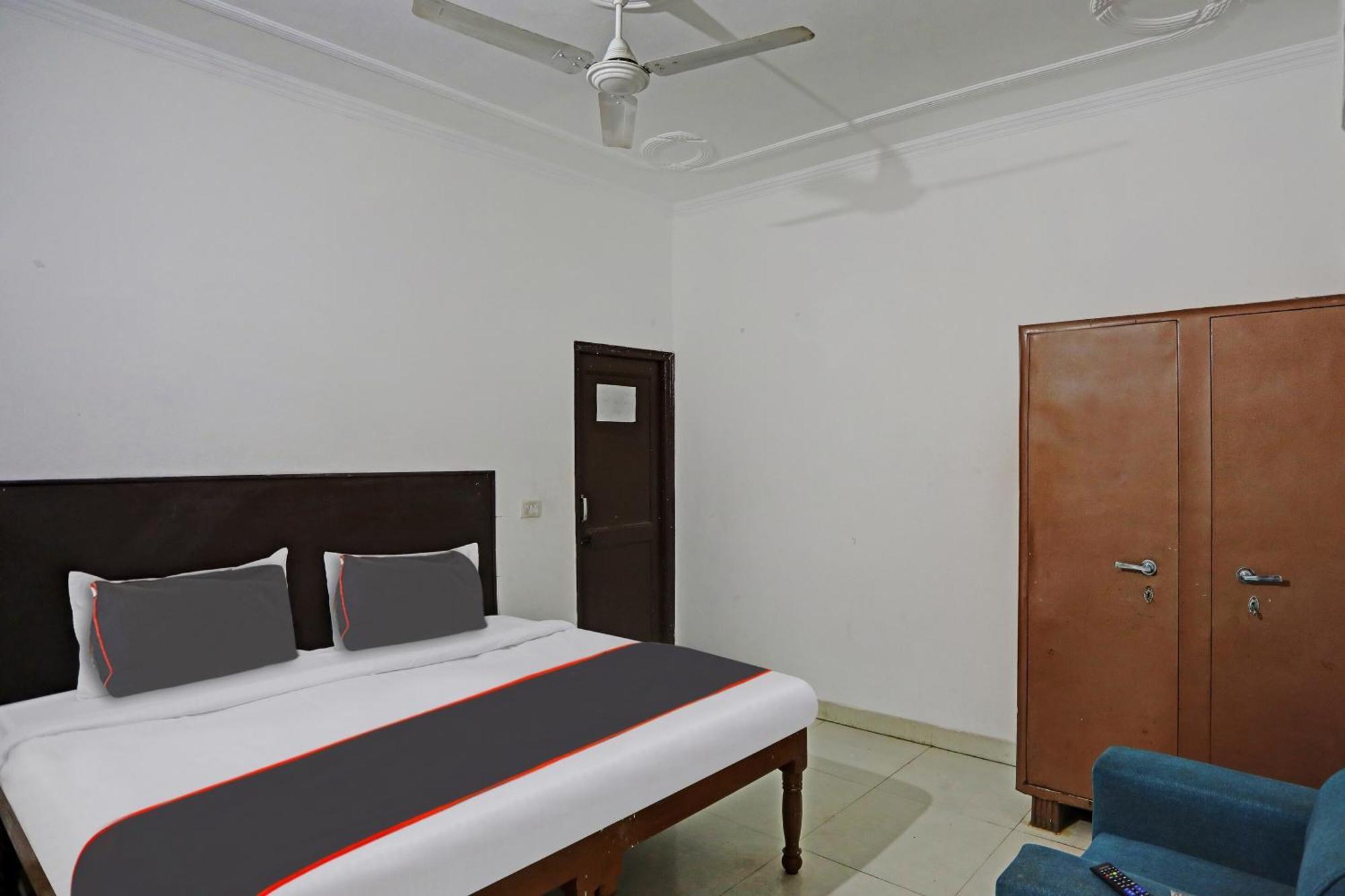 Collection O Mayank Guest House Near Iskcon Temple Noida Kālkāji Devi Kültér fotó